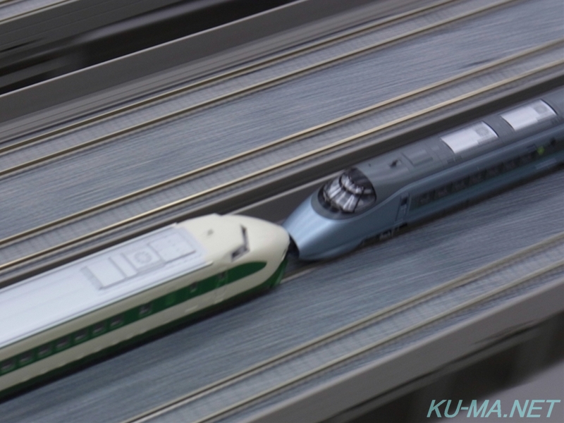 TOMIX400系山形新幹線(つばさ・旧塗装)セットとJR200系新幹線の協調運転写真