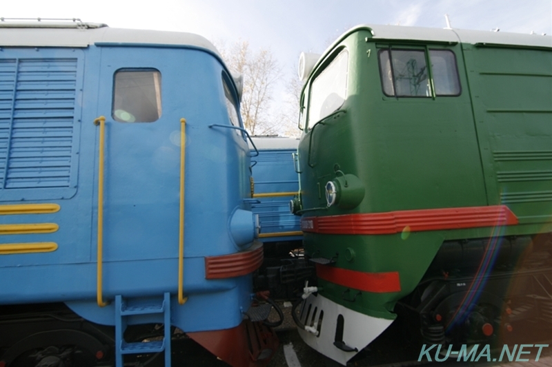 ソ連ディーゼル機関車2TE10LとТЭП10の写真