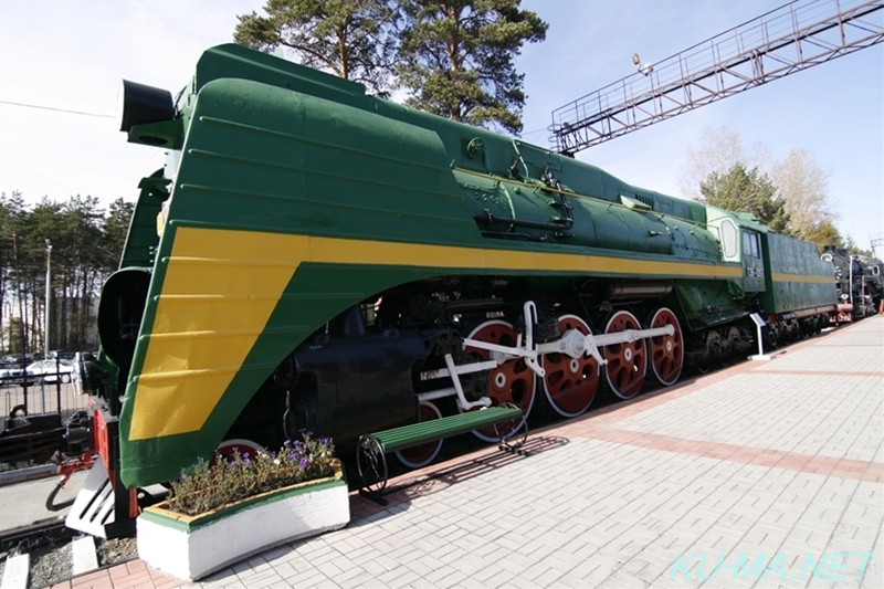 ロシア蒸気機関車П36側面全体の写真