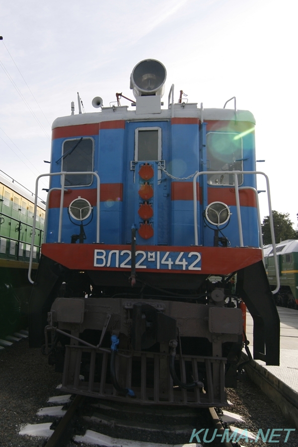 電気機関車ВЛ22м-1442の妻面写真