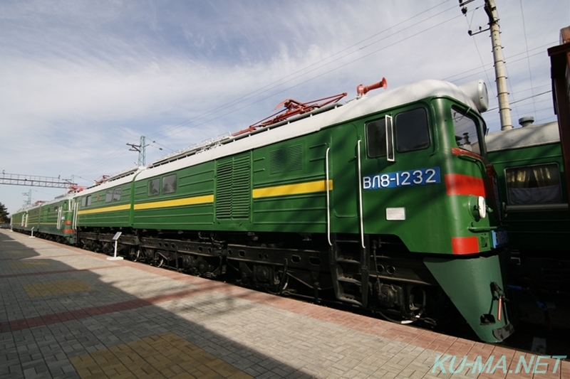 ソ連製電気機関車ВЛ8-1232の写真