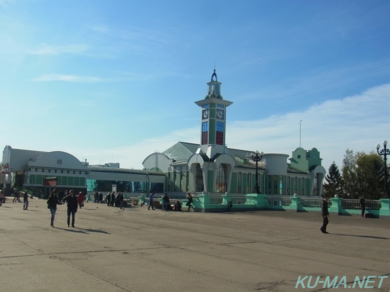 ノヴォシビルスク駅エレクトリーチカ乗降客用駅舎の写真